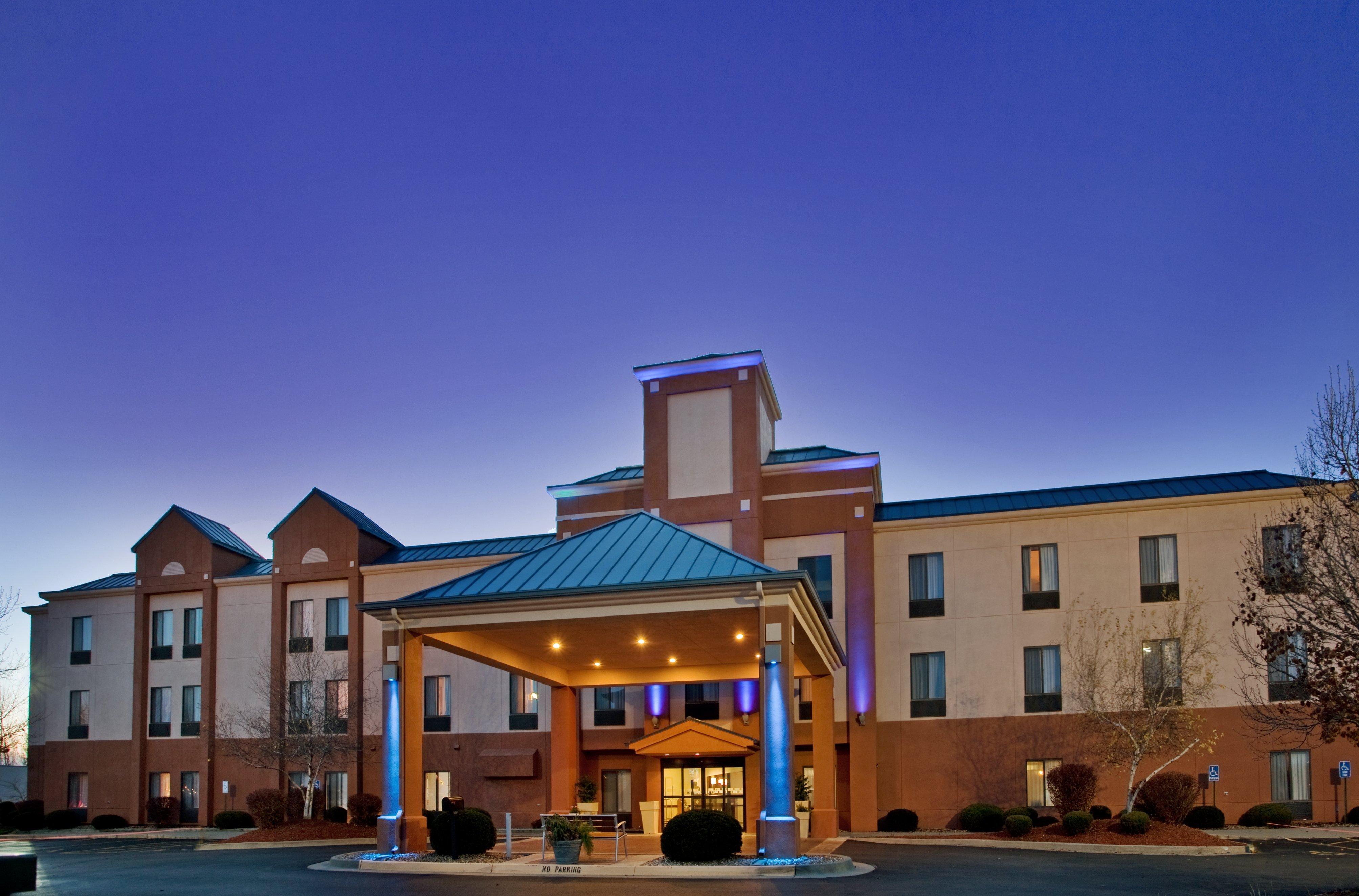 Spark By Hilton Lansing Exteriér fotografie