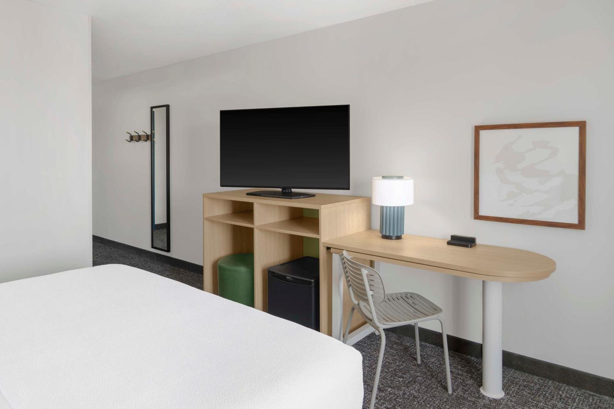 Spark By Hilton Lansing Exteriér fotografie